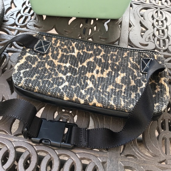 The Sak Cheetah Animal Print Fanny Pack Waist Belt Purse - Picture 6 of 11